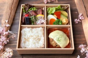 松山市の春弁当 チーズハンバーグ御膳