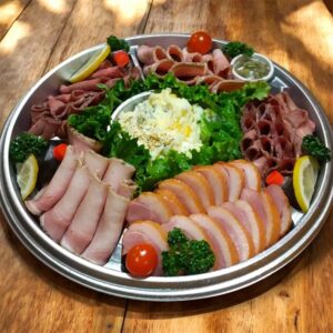 ローストビーフ・合鴨ロース・チーズチキン入りの肉盛りオードブル