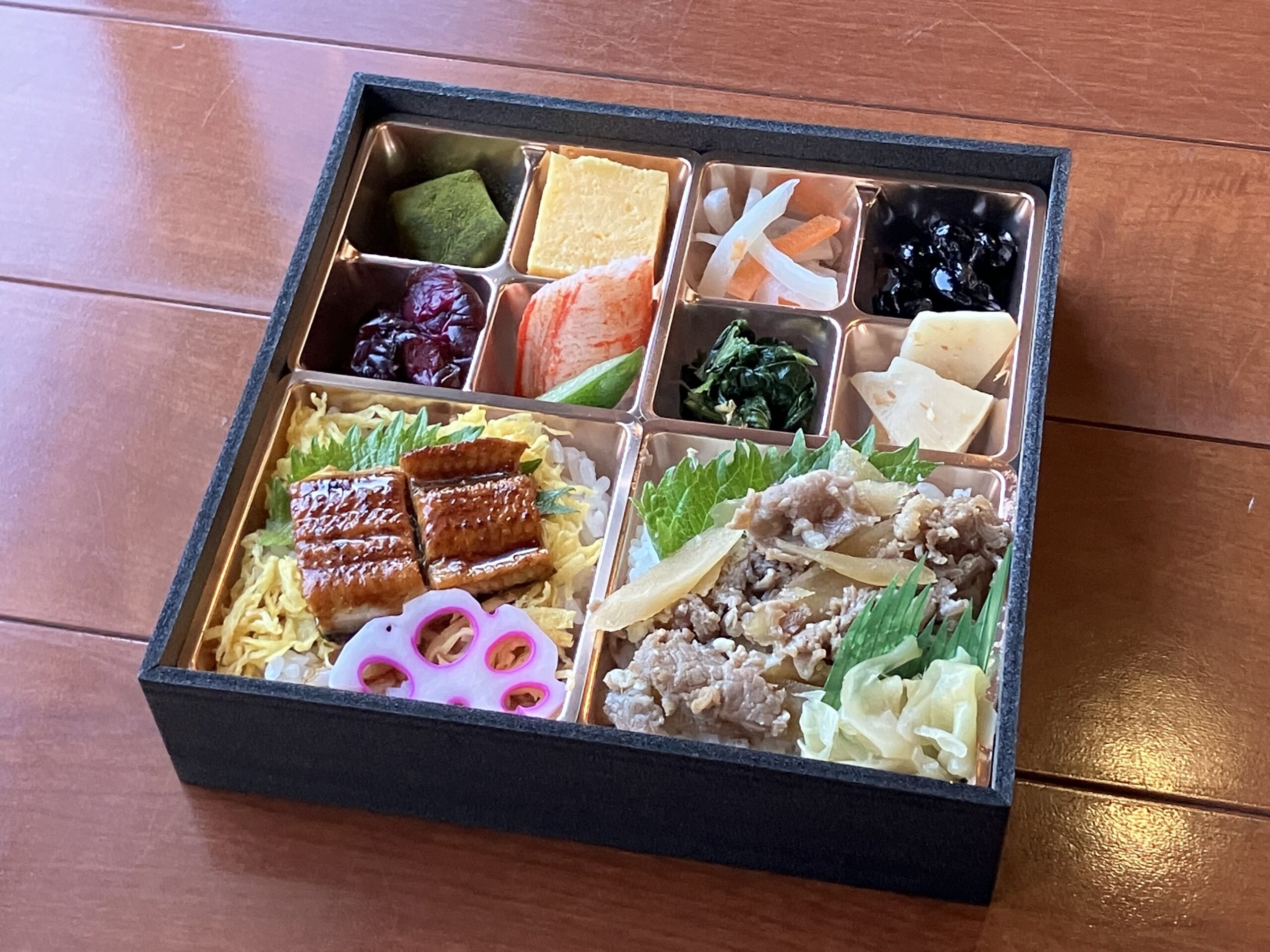 牛のしぐれ煮と鰻の蒲焼き弁当 2,160円|松山市の会議弁当配達で講師対応や社外の方が入る会議に向く弁当