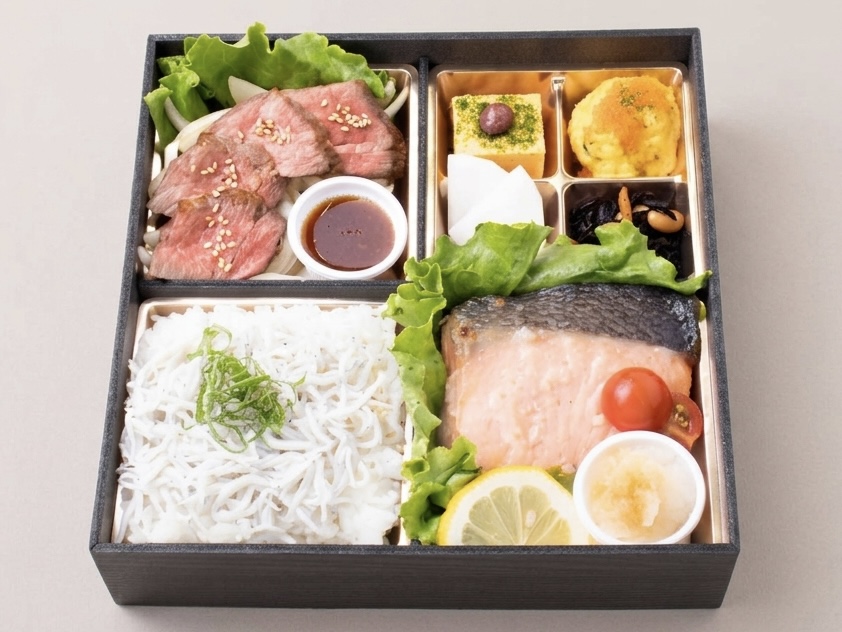 牛リブステーキと熟成サーモン御膳 税込2,160円｜研修の外部講師・社外参加者用