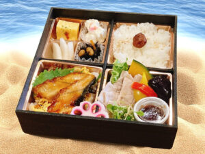 鰻の蒲焼きちらし寿司と夏野菜の冷しゃぶが入った仕出し弁当。